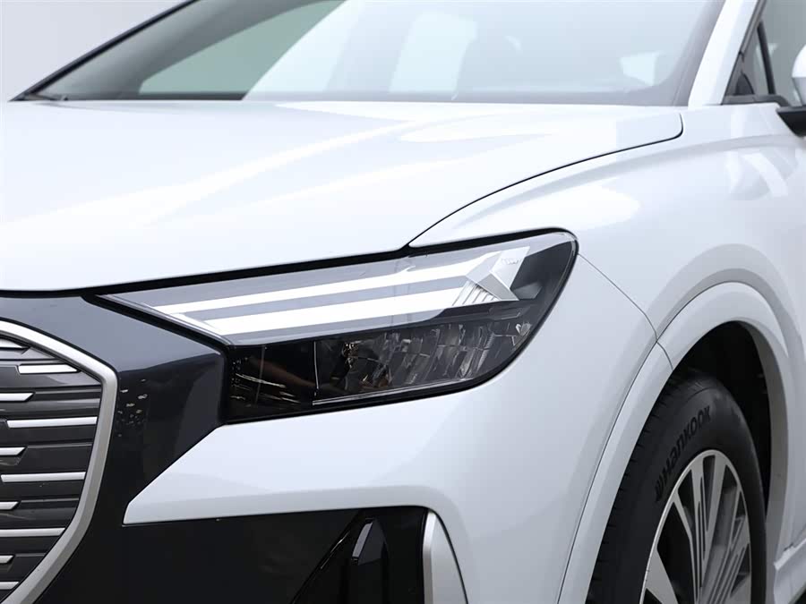 Audi Q4 e-tron 2024 immagine di auto #18