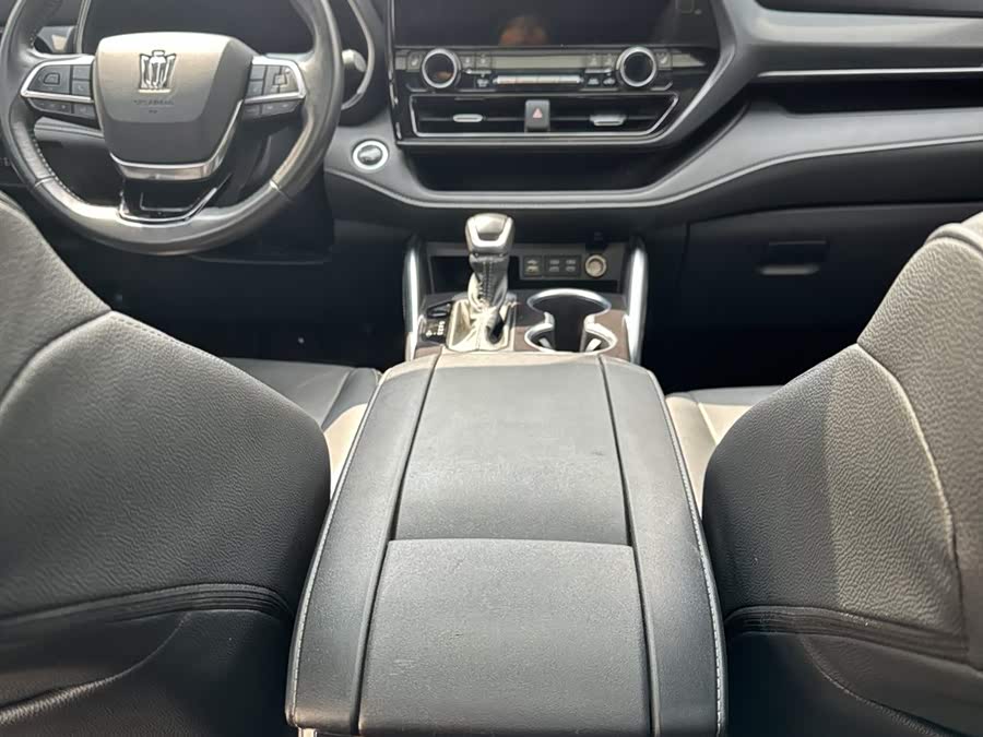 Toyota Crown Kluger 2023 immagine di auto #18