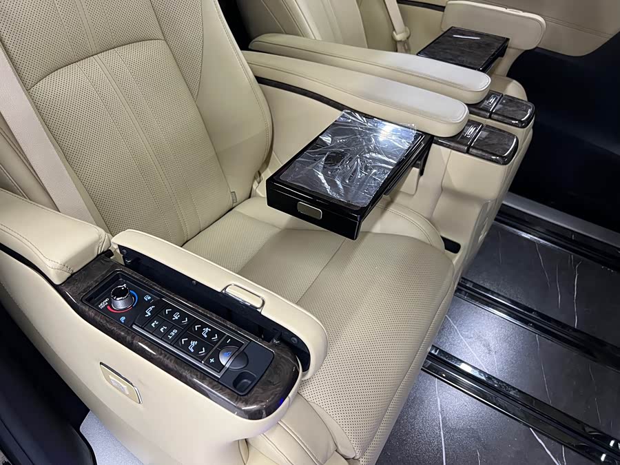 Toyota Alphard 2020 car image #18