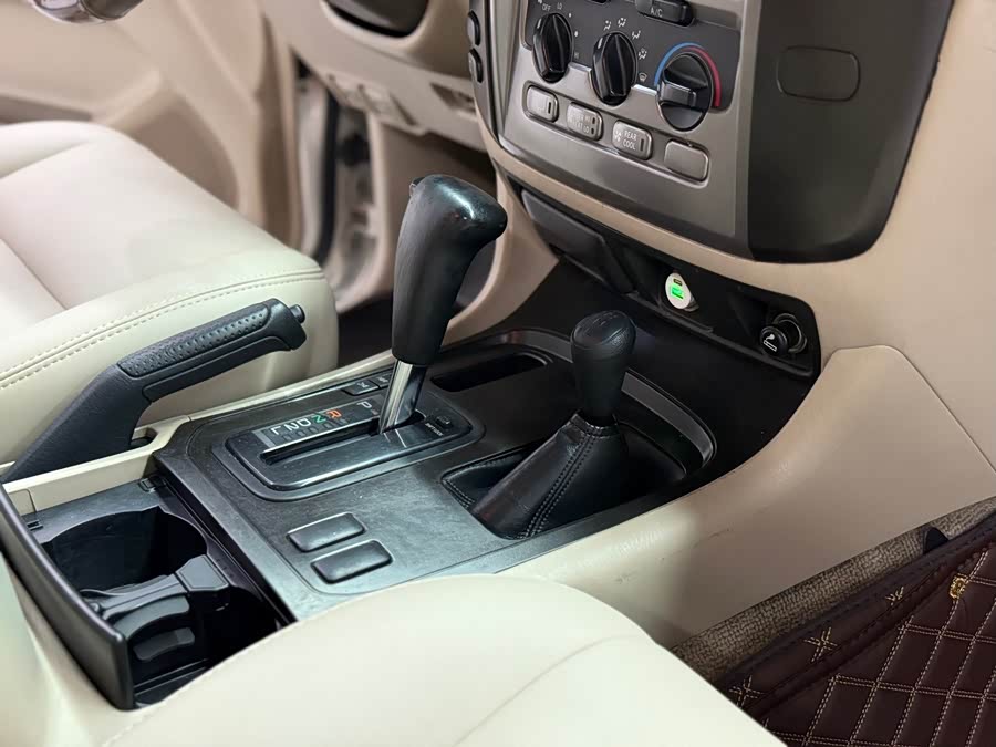 Toyota Land Cruiser 2005 car image #18