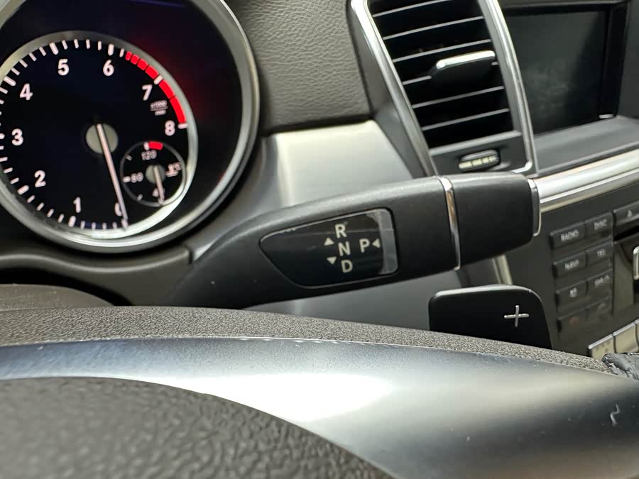 Mercedes-Benz M Class 2015 car image #18