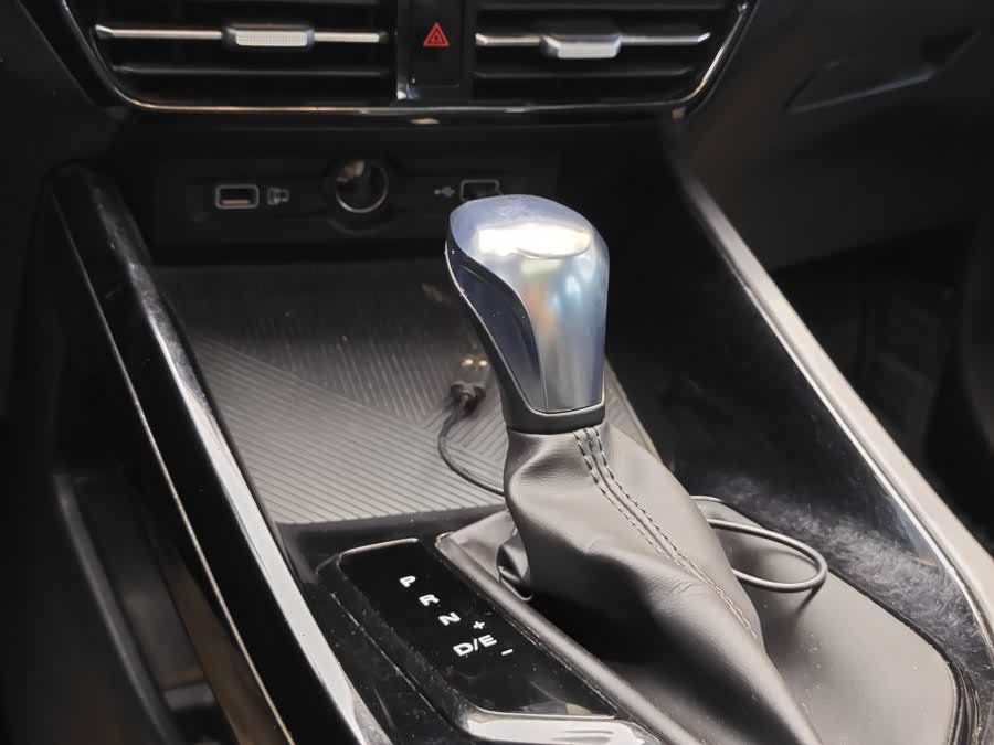 Roewe i5 2023 car image #18