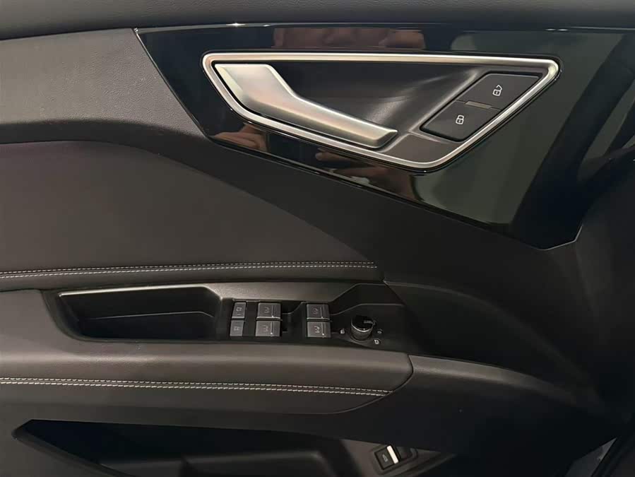 Audi Q4 e-tron 2024 immagine di auto #18