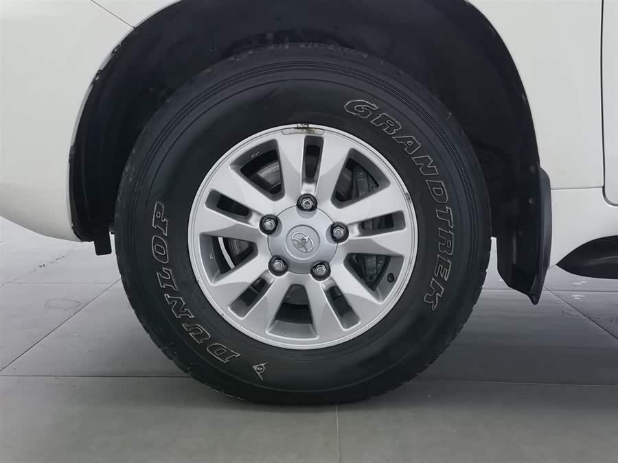 丰田 兰德酷路泽 2013 汽车图片 #18