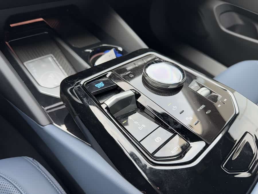 BMW i5 2024 immagine di auto #18