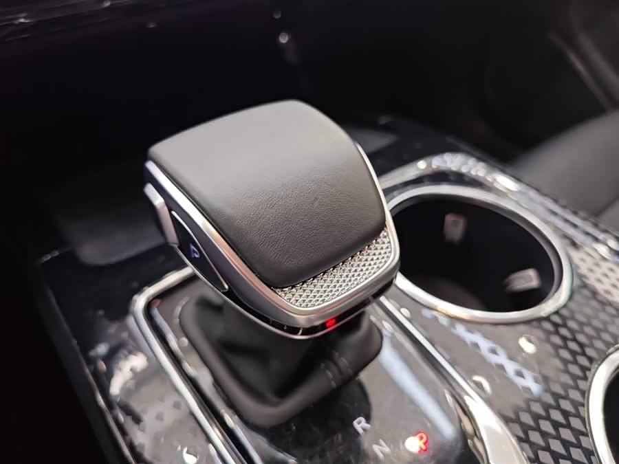 HongQi HS3 PHEV 2024 #18 HongQi HS3 PHEV 2024 car image #18