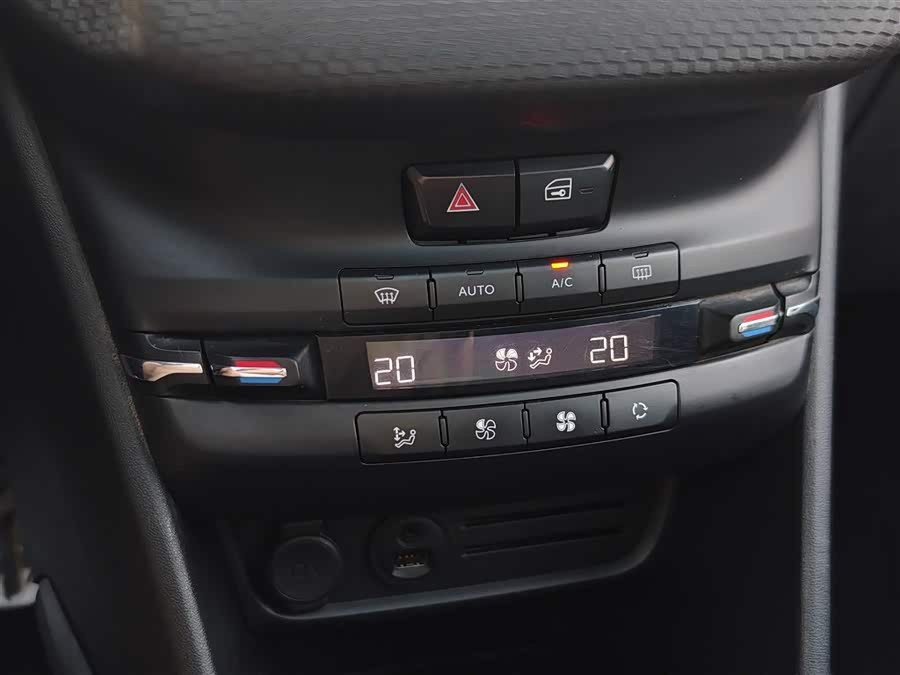 Peugeot 2008 2014 image de voiture #18