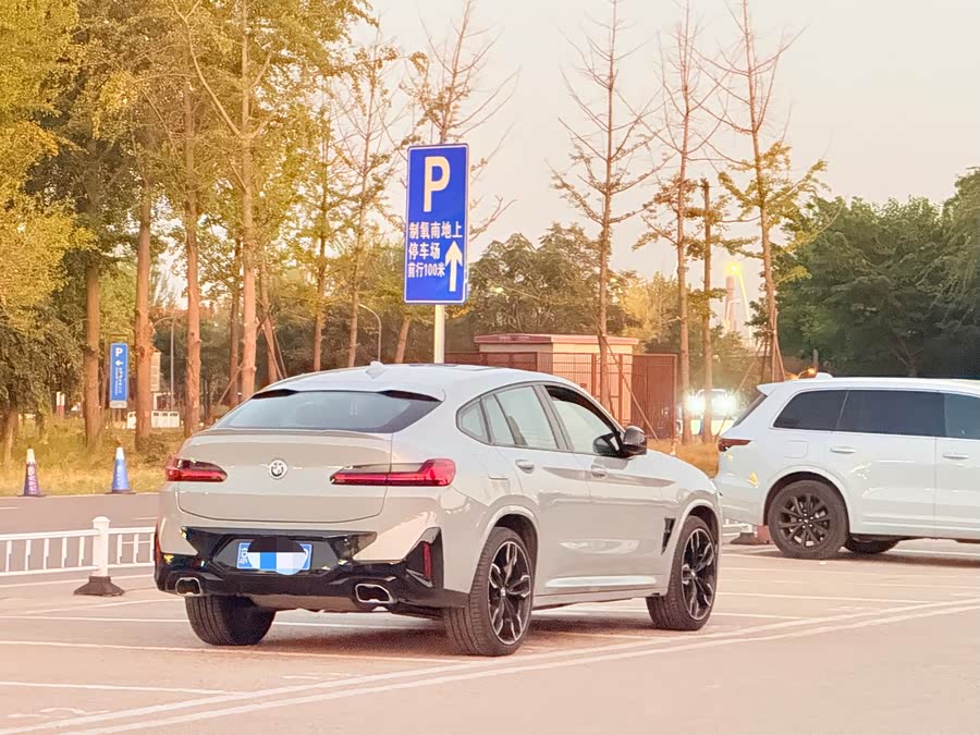 BMW X4 M40i 2024 car image #18