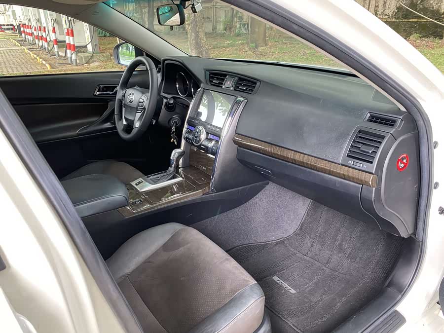 Toyota Reiz 2015 صورة سيارة #18