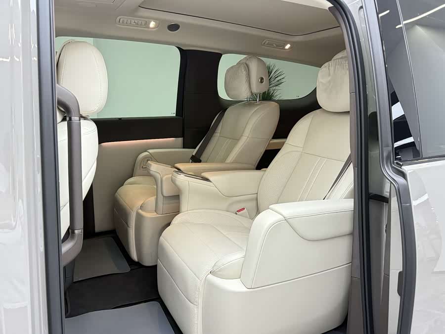 理想汽车 理想MEGA 2024 汽车图片 #18