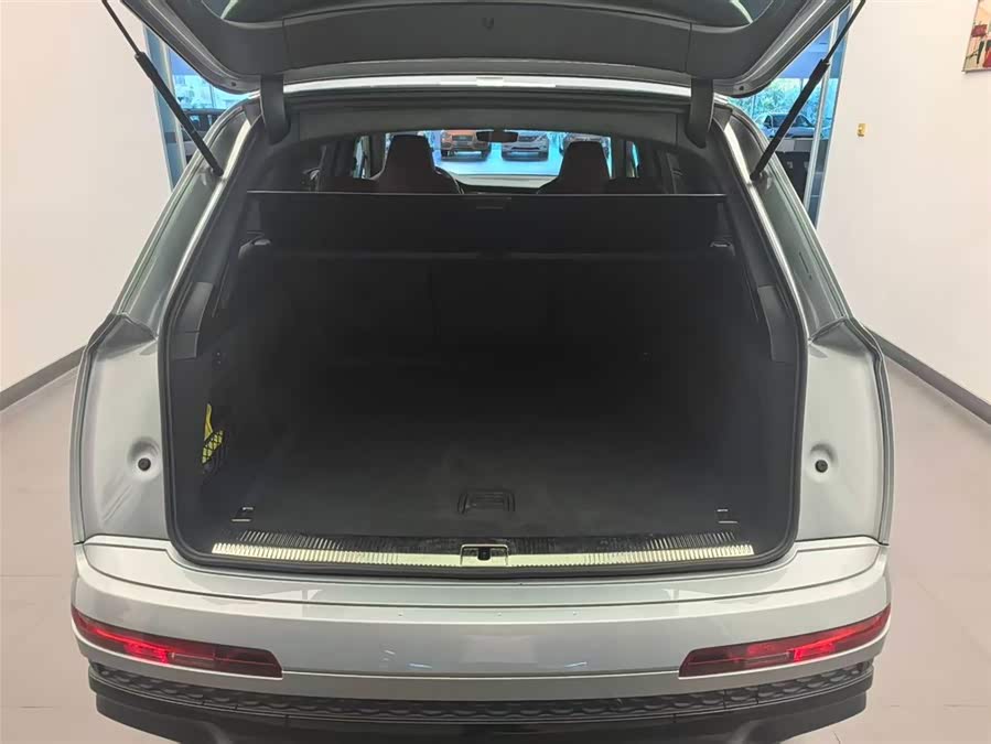 Audi SQ7 2024 #18 Audi SQ7 2024 car image #18