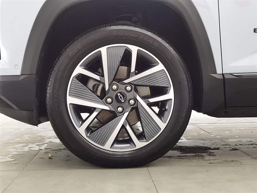 Chevrolet Equinox Plus 2024 car image #18