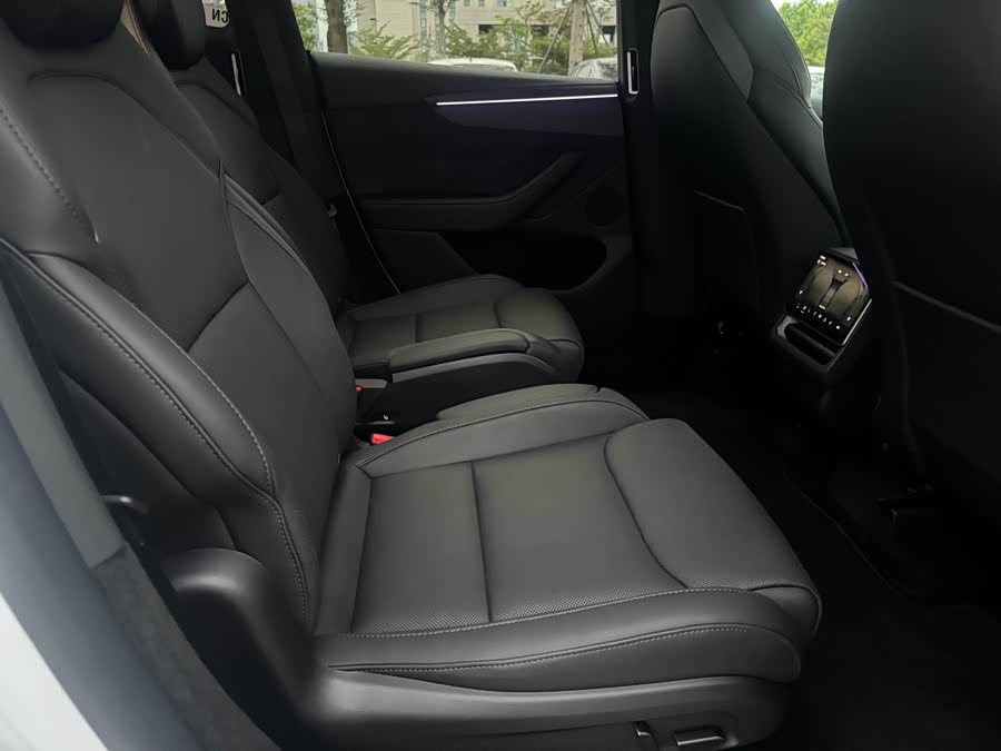 特斯拉 Model Y L 2025 汽车图片 #18