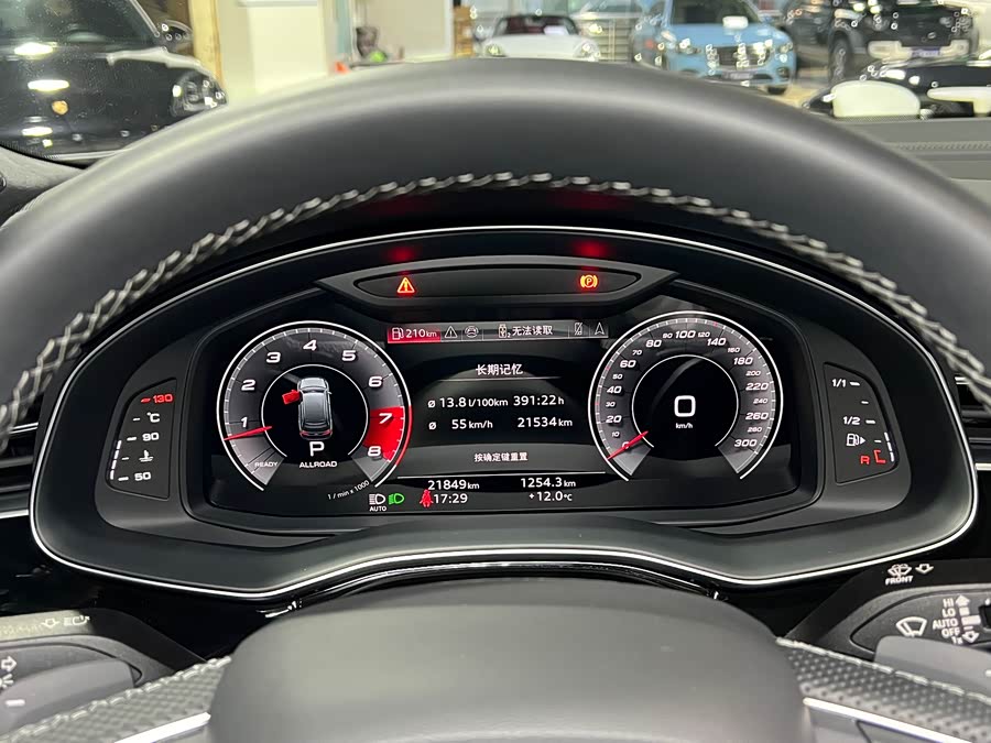 Audi SQ7 2024 car image #18