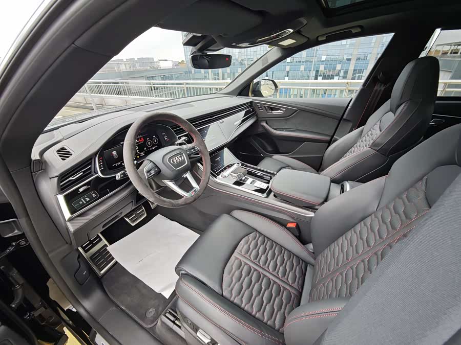 Audi RS Q8 car image #18