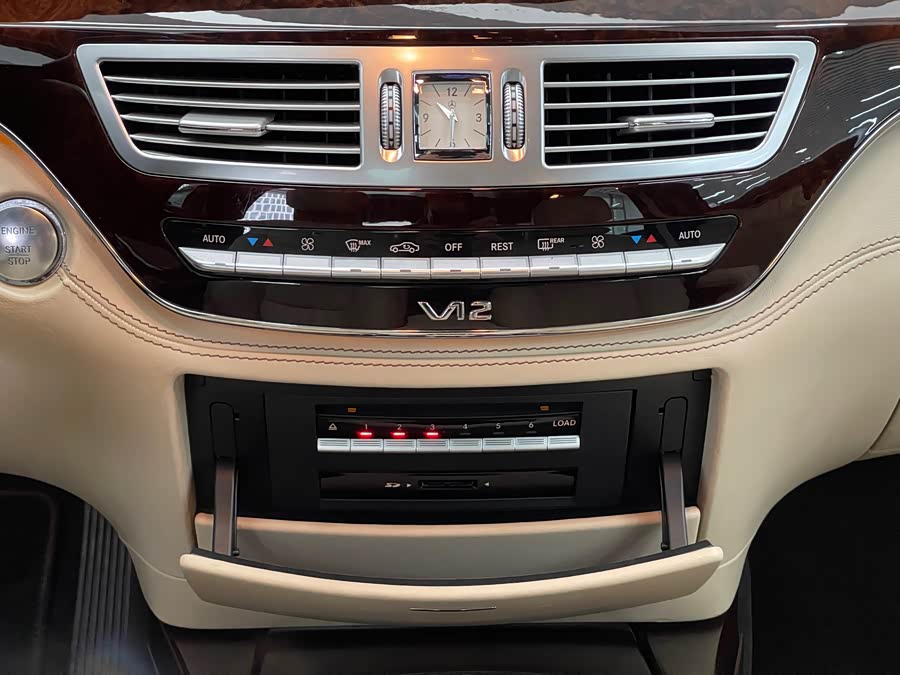 Mercedes-Benz S Class 2015 immagine di auto #18