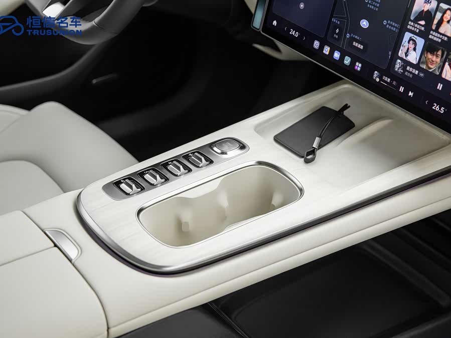 MI SU7 2025 car image #18