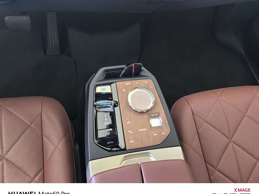 BMW iX M60 2024 car image #18