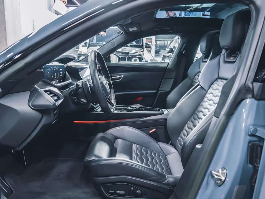 Audi RS e-tron GT 2023 car image #18