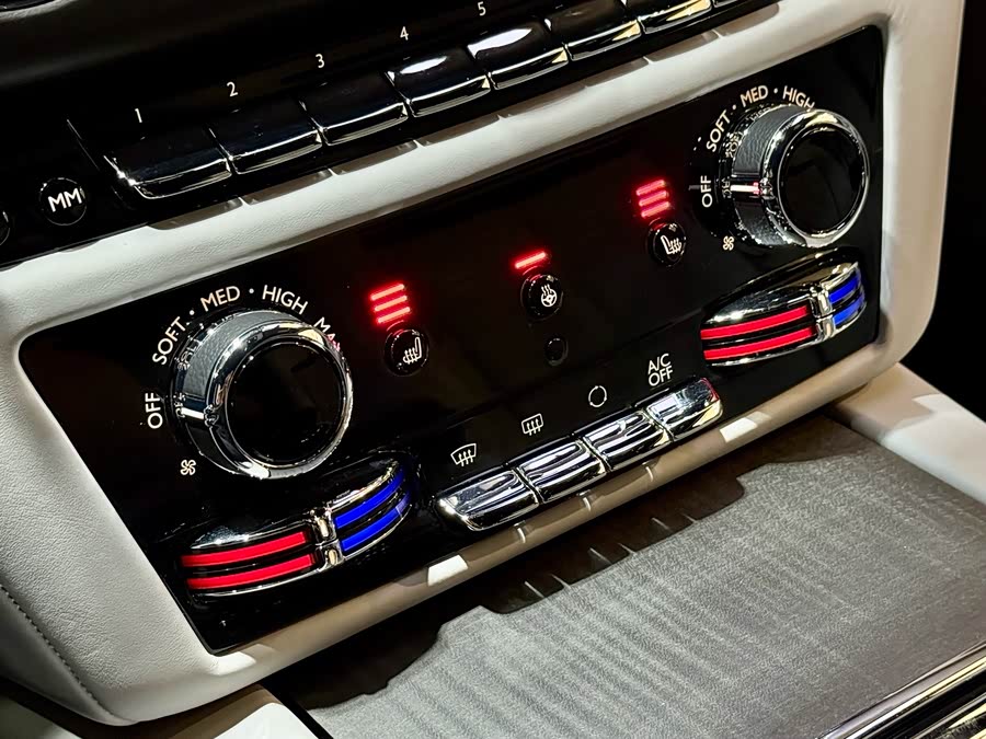 劳斯莱斯 古思特 2023 汽车图片 #18