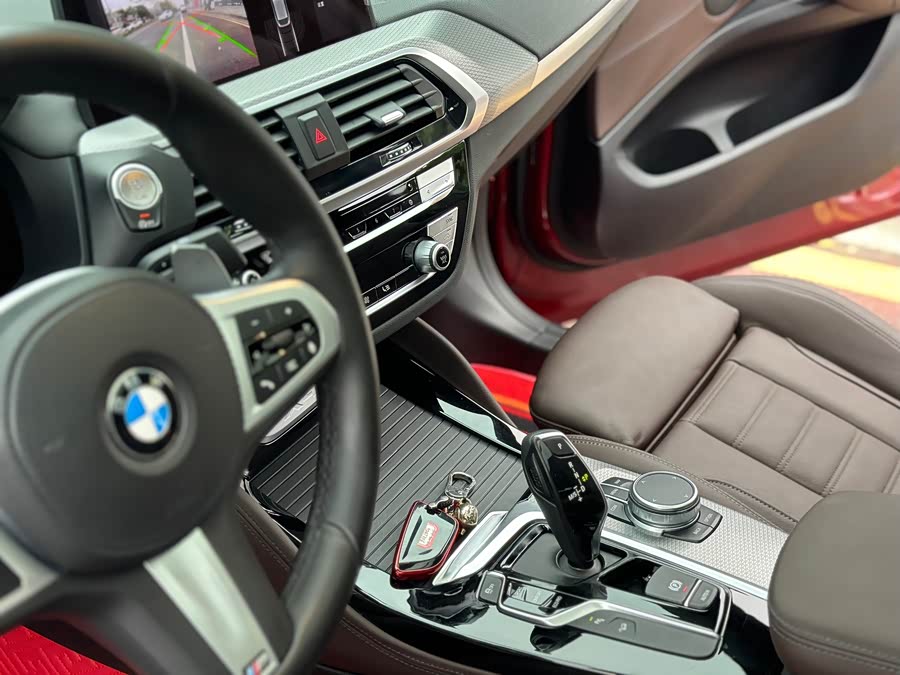 BMW X4 2020 car image #18