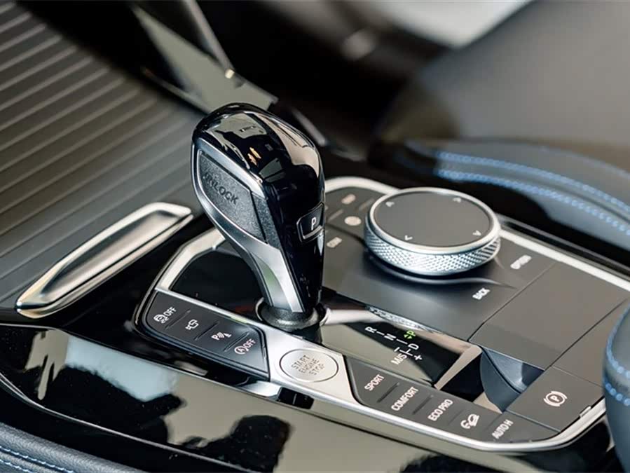 BMW X4 M40i 2024 car image #18