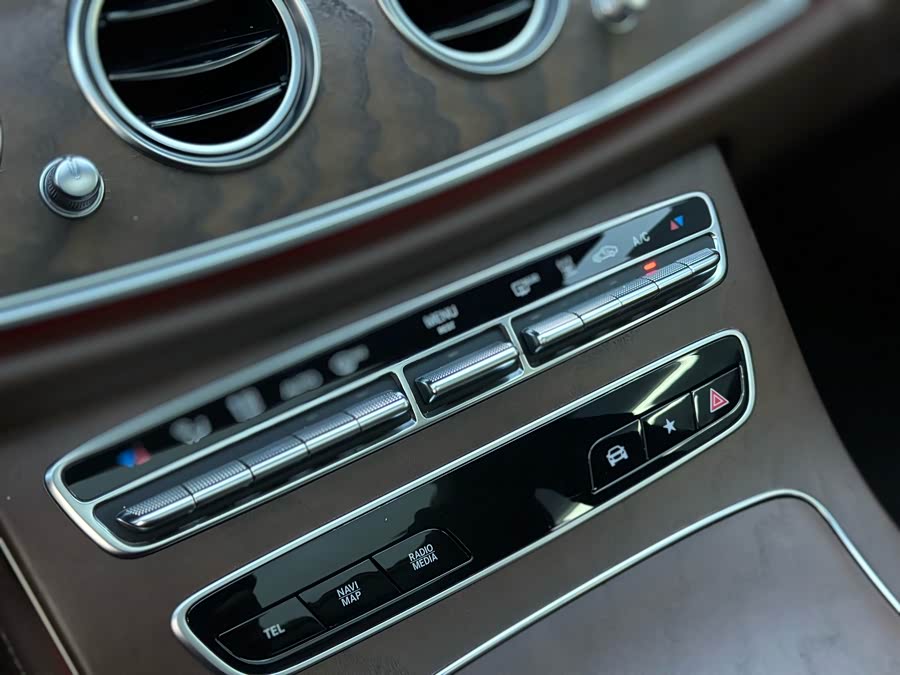 Mercedes-Benz E Class New Energy 2022 car image #18