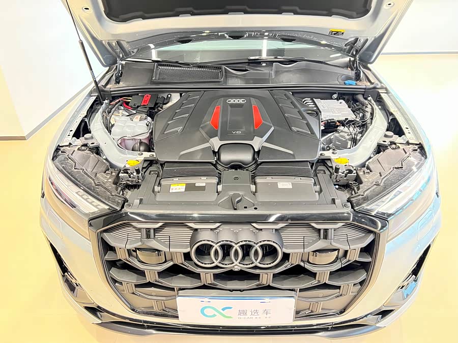 Audi SQ7 2024 car image #18