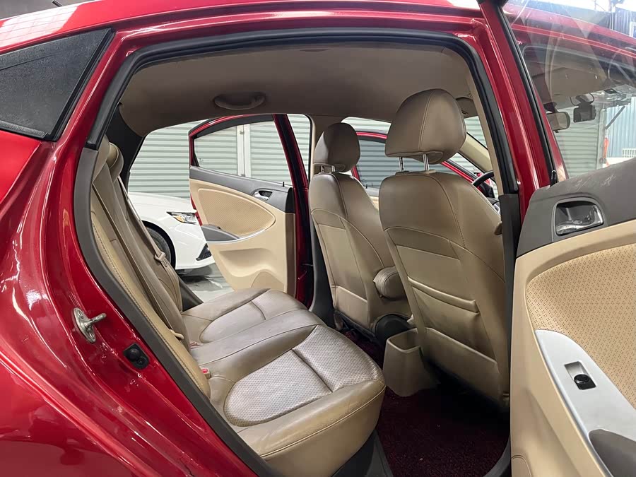 Hyundai Reina 2010 #18 Hyundai Reina 2010 car image #18