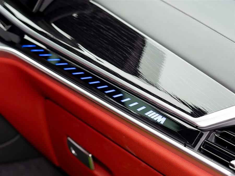 BMW X6 M 2023 #18 BMW X6 M 2023 car image #18