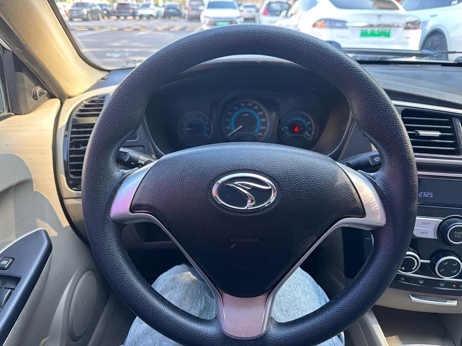 Soueast V3 Lingyue 2016 car image #18