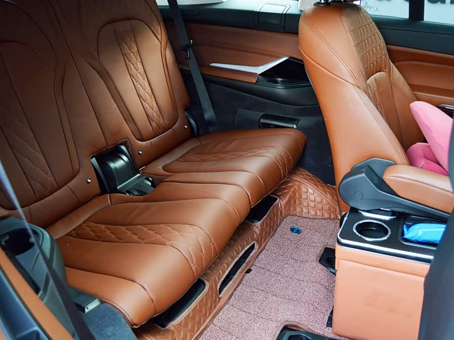 BMW X7 M60i 2023 immagine di auto #18