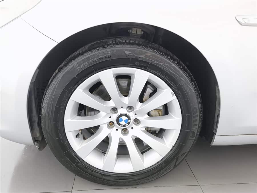 BMW 5 Series GT 2010 صورة سيارة #18