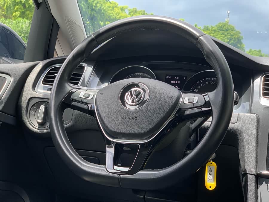 Volkswagen Golf 2019 car image #18