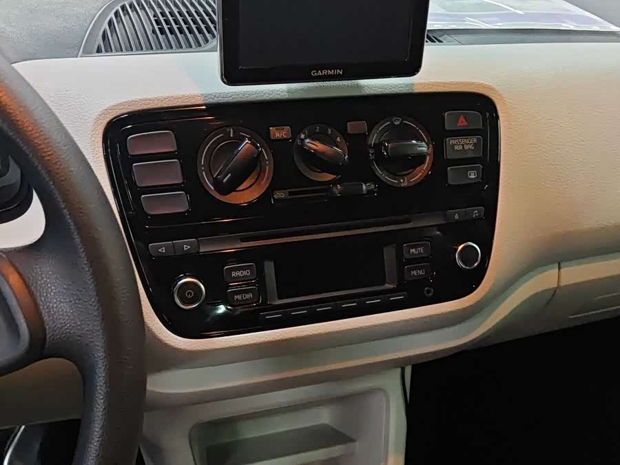 Volkswagen up! 2016 imagem de carro #18