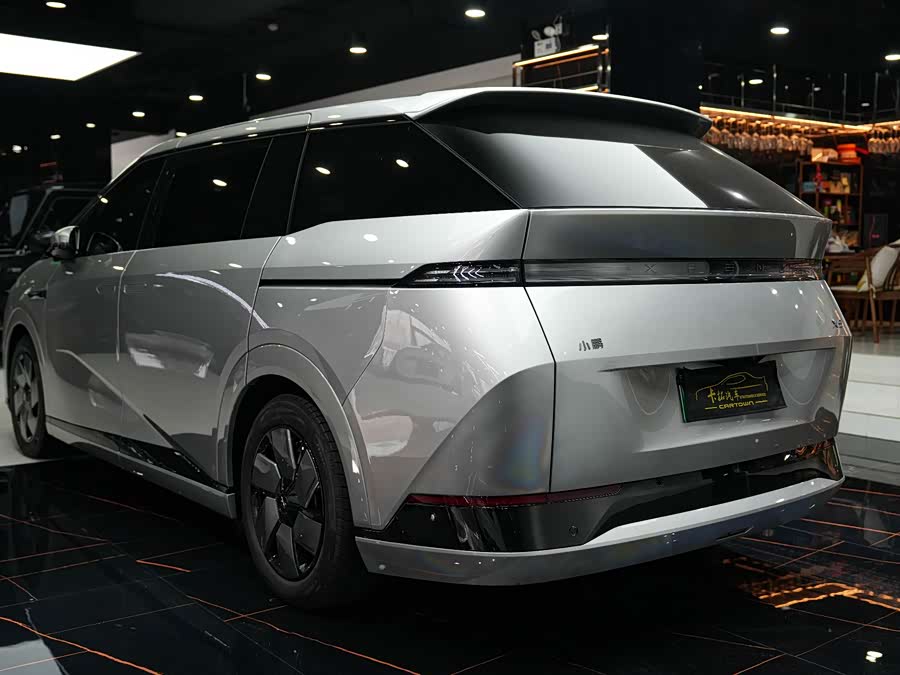 Xpeng X9 2025 صورة سيارة #18