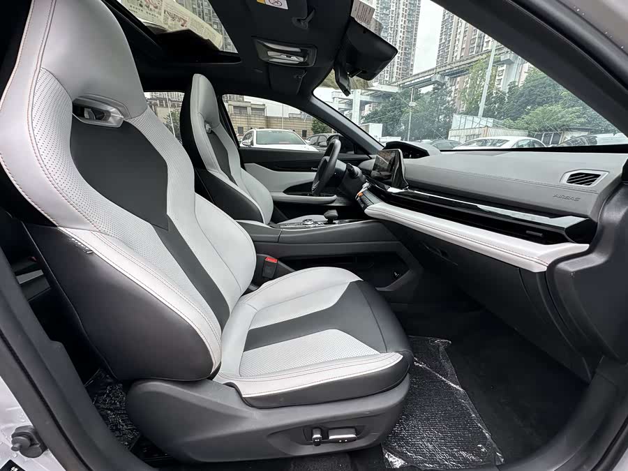 Changan UNI-V iDD 2024 car image #18