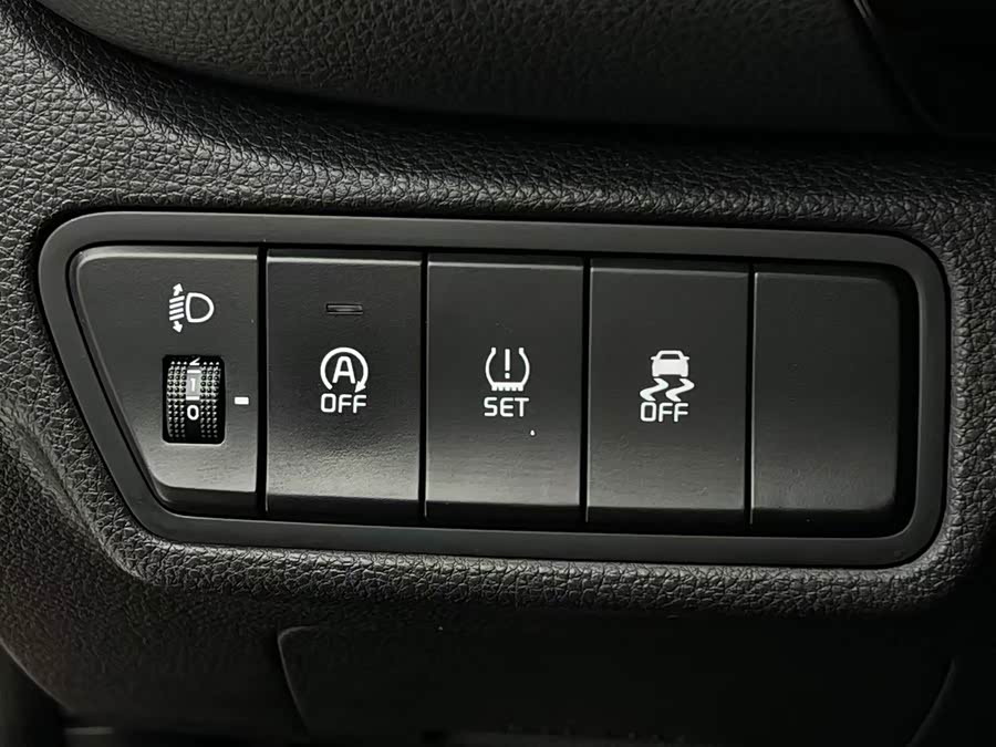 Kia Stonic 2021 car image #18