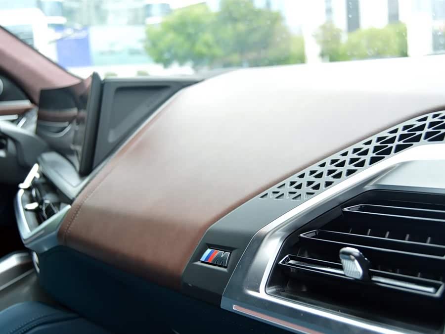 BMW XM 2024 imagem de carro #18