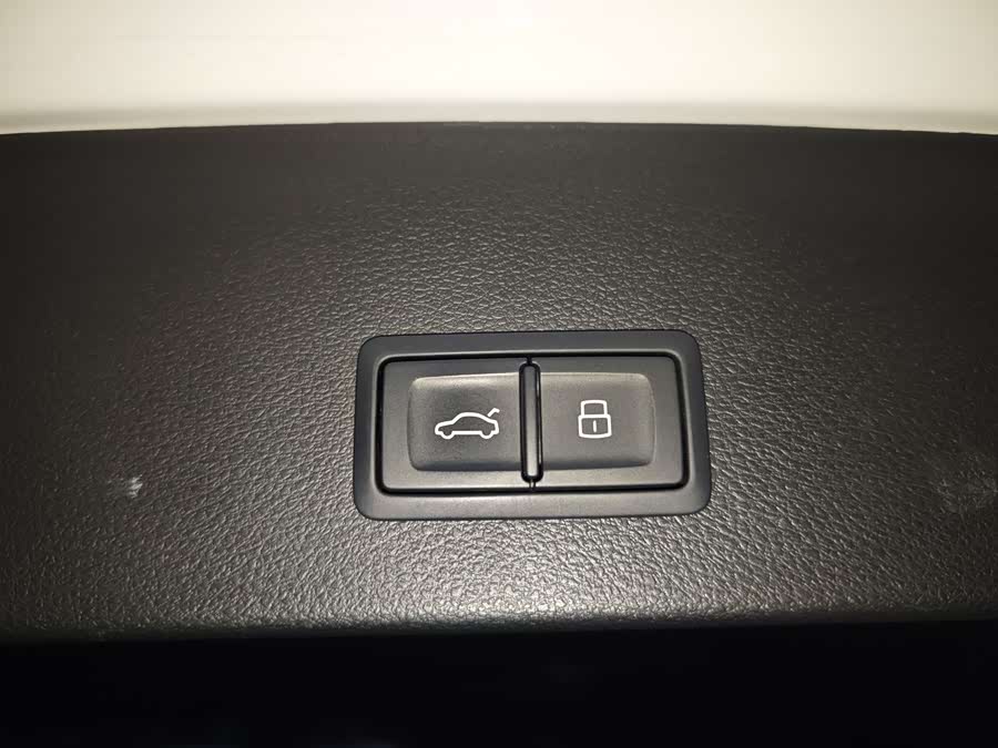 Audi Q2L 2021 car image #18