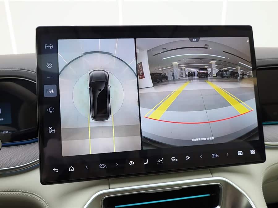 Denza N9 2025 car image #18