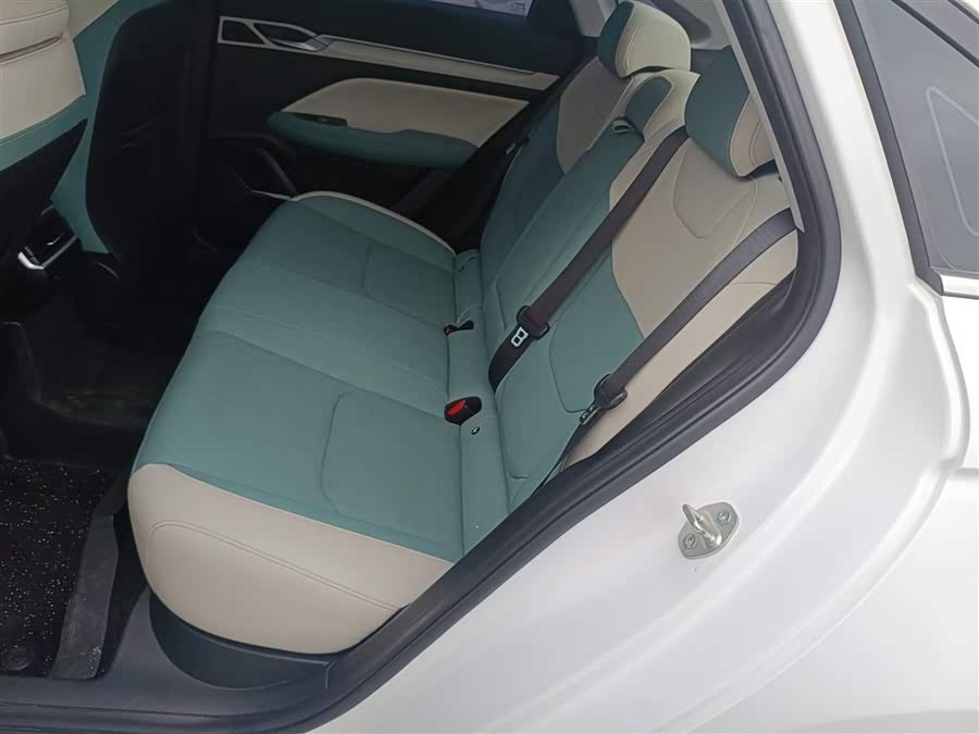 GEELY Emgrand L HiP 2023 immagine di auto #18