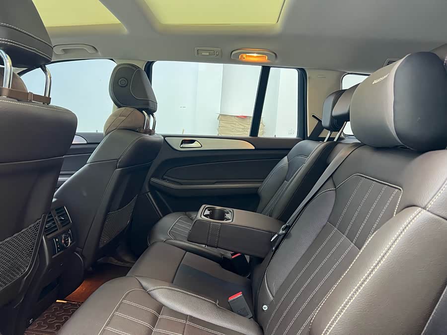 Mercedes-Benz GLS Class 2018 immagine di auto #18