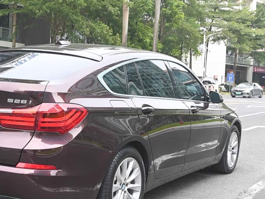 BMW 5 Series GT 2016 #18 BMW 5 Series GT 2016 صورة سيارة #18