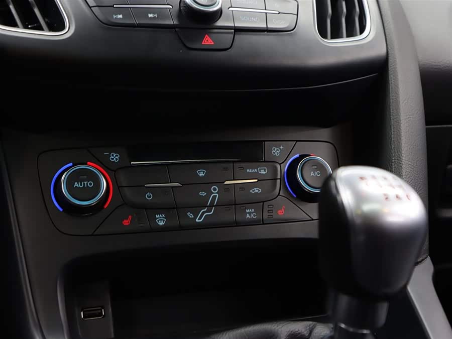 Ford Focus (Imported) 2017 #18 Ford Focus (Imported) 2017 صورة سيارة #18