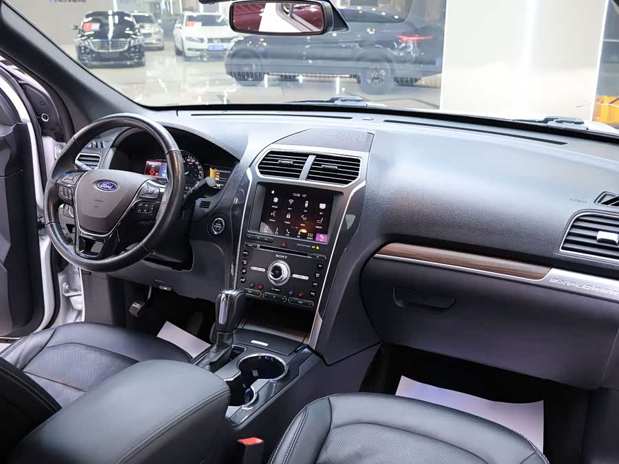 Ford Explorer (Imported) 2018 #18 Ford Explorer (Imported) 2018 car image #18