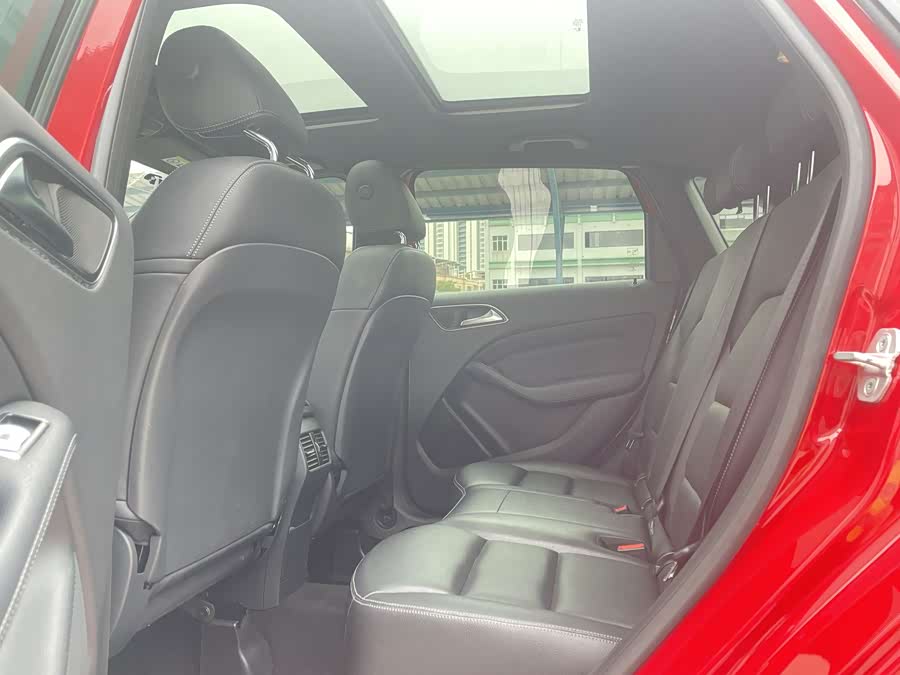 Mercedes-Benz B Class 2015 car image #18