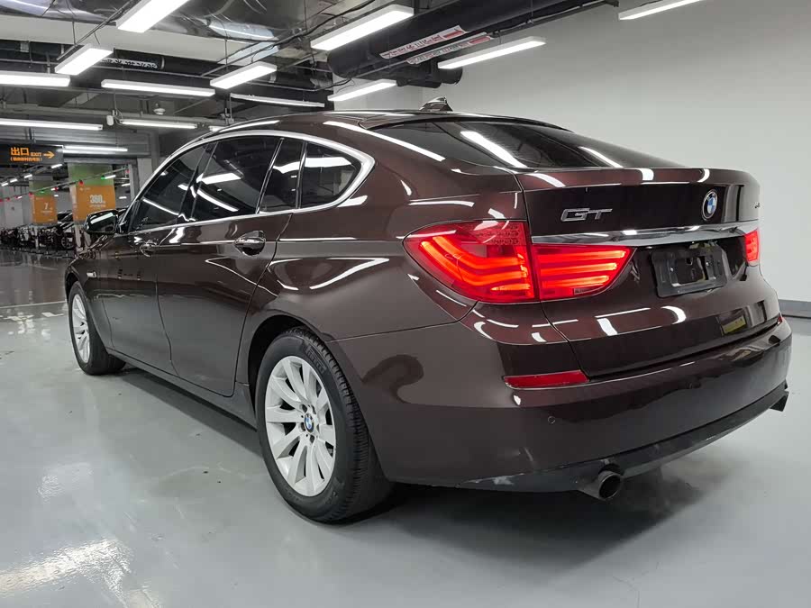 BMW 5 Series GT 2011 immagine di auto #18