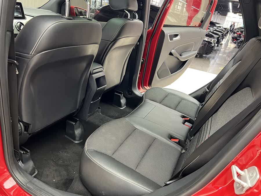 Mercedes-Benz B Class 2017 car image #18