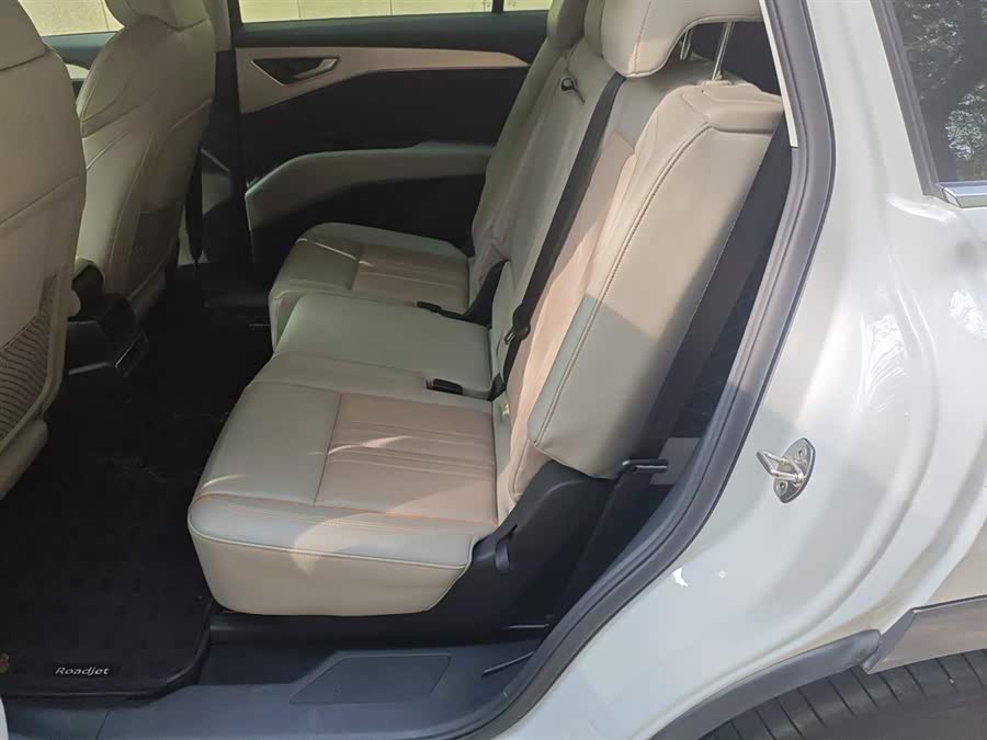 Audi Q5 e-tron 2023 #18 Audi Q5 e-tron 2023 صورة سيارة #18